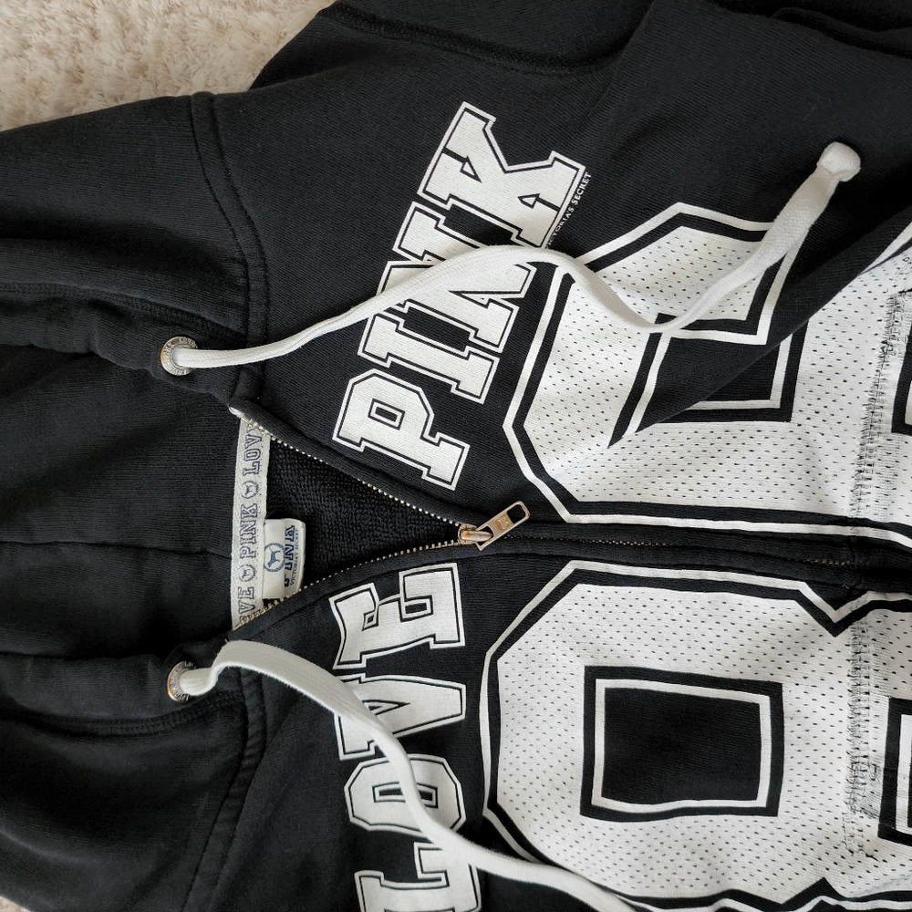 Sweaters - Picture 6 of 8